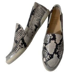 FRYE NEW Natural Snake‎ Melanie Skimmer Black Ivory 7 (see measurements)